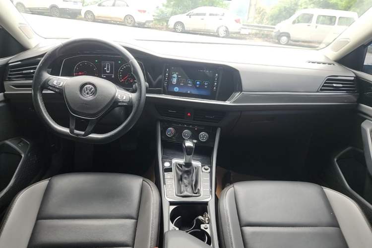 Used Volkswagen Sagitar 2020 280TSI DSG Comfort Version China VI Standard Center Console