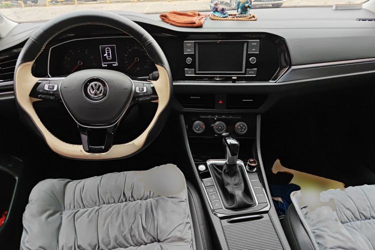 Used Volkswagen Sagitar 2020 200TSI DSG Comfort Version China VI Standard Center Console
