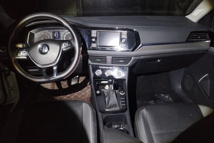 Used Volkswagen Sagitar 2020 200TSI DSG Comfort Version China VI Standard Center Console