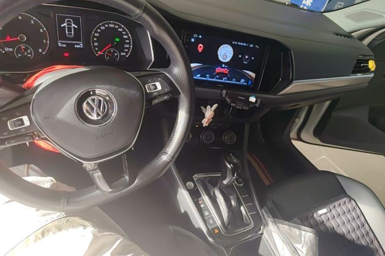 Used Volkswagen Sagitar 2020 200TSI DSG Comfort Version China VI Standard Center Console