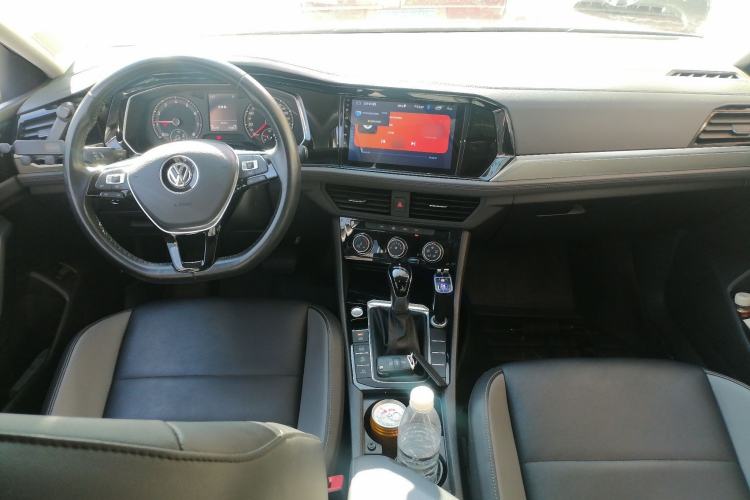 Used Volkswagen Sagitar 2020 200TSI DSG Comfort Version China VI Standard Center Console