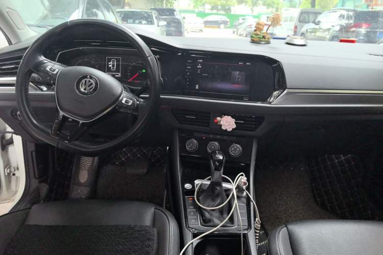 Used Volkswagen Sagitar 2020 280TSI DSG Comfort Version China VI Standard Center Console
