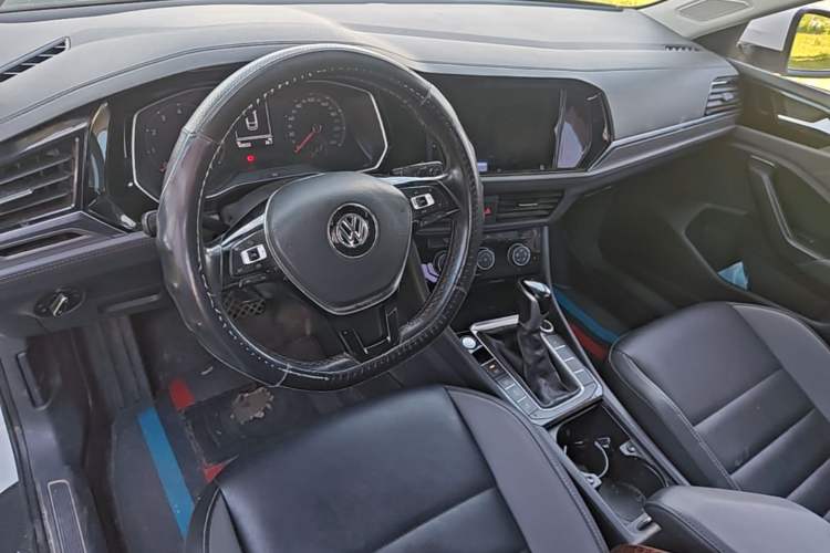 Used Volkswagen Sagitar 2020 200TSI DSG Comfort Version China VI Standard Center Console