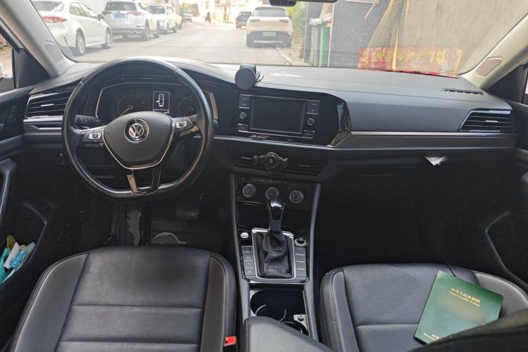 Used Volkswagen Sagitar 2020 200TSI DSG Comfort Version China VI Standard Center Console