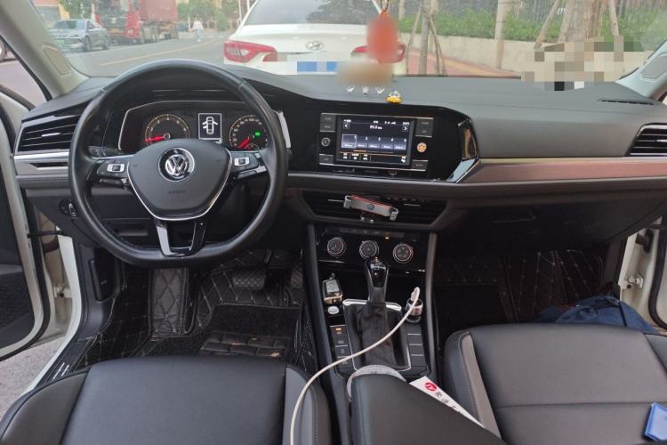 Used Volkswagen Sagitar 2020 200TSI DSG Comfort Version China VI Standard Center Console