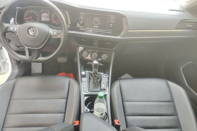 Used Volkswagen Sagitar 2020 200TSI DSG Comfort Version China VI Standard Center Console