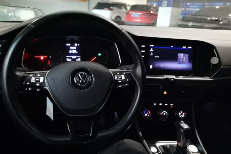Used Volkswagen Sagitar 2020 200TSI DSG Comfort Version China VI Standard Center Console