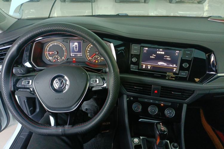 Used Volkswagen Sagitar 2020 200TSI DSG Comfort Version China VI Standard Center Console