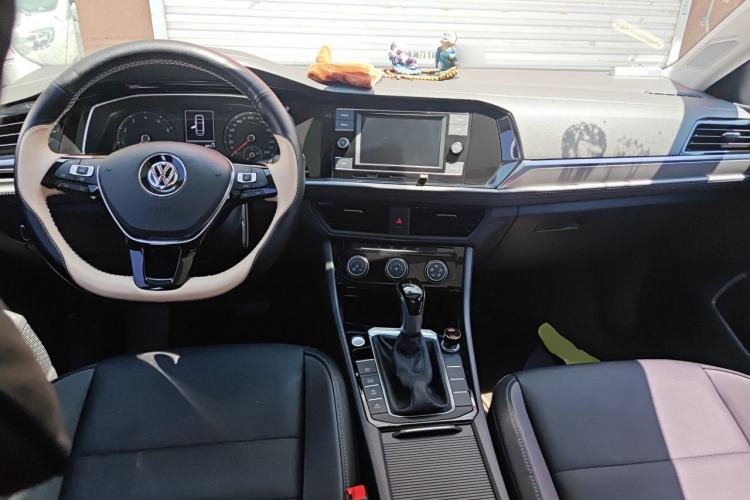 Used Volkswagen Sagitar 2020 200TSI DSG Comfort Version China VI Standard Center Console