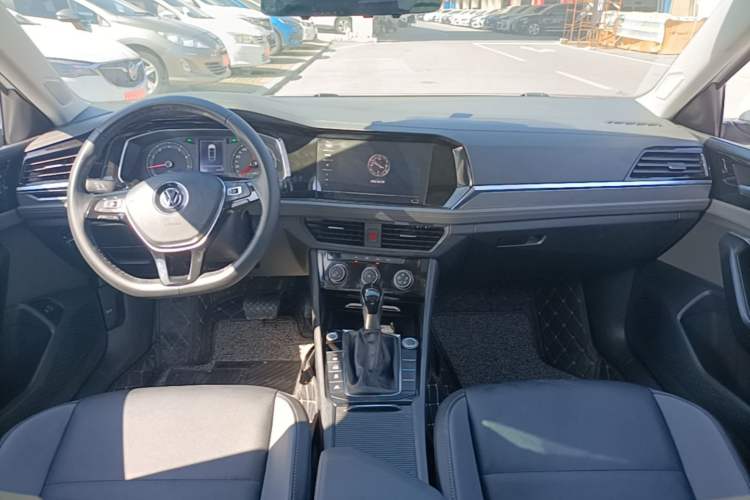 Used Volkswagen Sagitar 2020 200TSI DSG Comfort Version China VI Standard Center Console