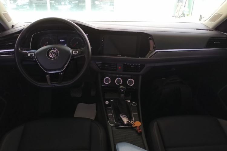 Used Volkswagen Sagitar 2020 200TSI DSG Comfort Version China VI Standard Center Console