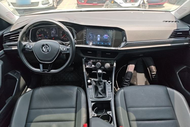 Used Volkswagen Sagitar 2020 200TSI DSG Comfort Version China VI Standard Center Console
