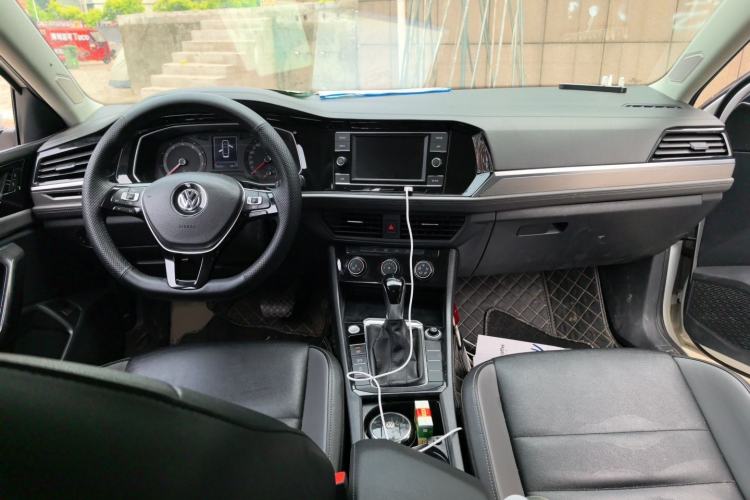 Used Volkswagen Sagitar 2020 280TSI DSG Comfort Version China VI Standard Center Console