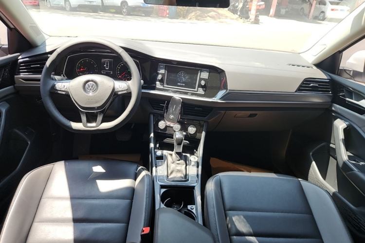 Used Volkswagen Sagitar 2020 280TSI DSG Comfort Version China VI Standard Center Console