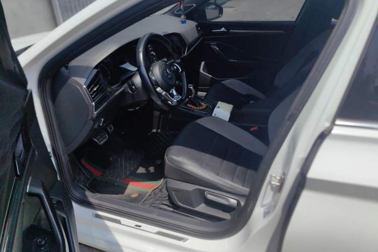 Used Volkswagen Sagitar 2020 280TSI DSG R-Line China VI Driver Seat