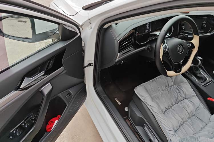 Used Volkswagen Sagitar 2020 200TSI DSG Comfort Version China VI Standard Driver Seat