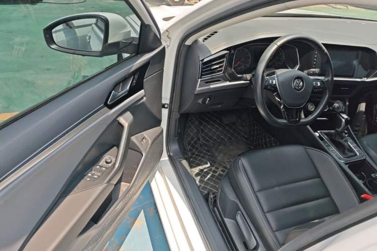 Used Volkswagen Sagitar 2020 200TSI DSG Comfort Version China VI Standard Driver Seat