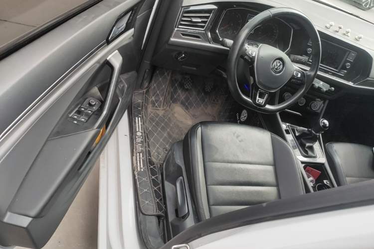 Used Volkswagen Sagitar 2020 200TSI Manual Comfort Version China VI Standard Driver Seat