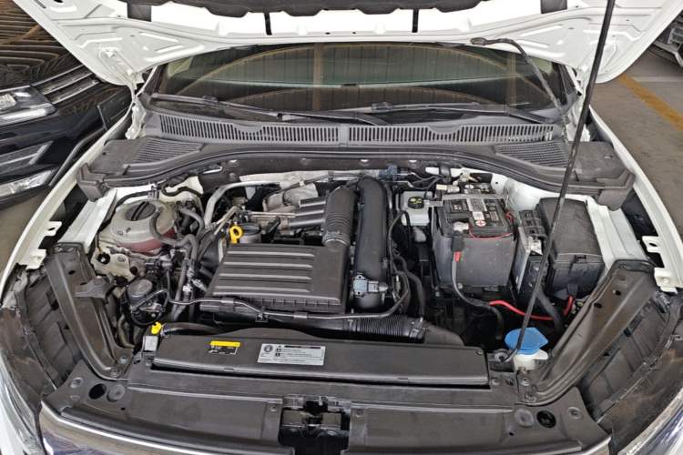 Used Volkswagen Sagitar 2020 280TSI DSG Luxury Version China VI Standard Engine Bay