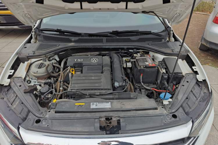 Used Volkswagen Sagitar 2020 280TSI DSG Luxury Version China VI Standard Engine Bay
