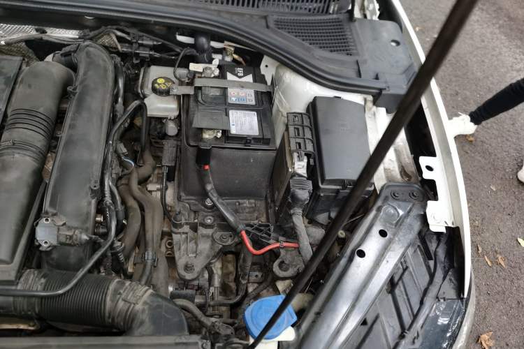 Used Volkswagen Sagitar 2020 280TSI DSG Luxury Version China VI Standard Engine Bay Left