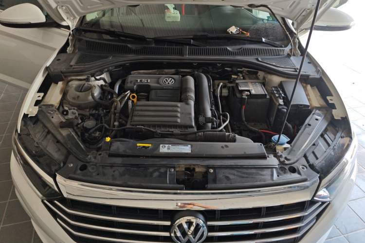 Used Volkswagen Sagitar 2020 280TSI DSG Luxury Version China VI Standard Engine Bay