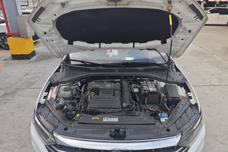 Used Volkswagen Sagitar 2020 200TSI DSG Comfort Version China VI Standard Engine Bay