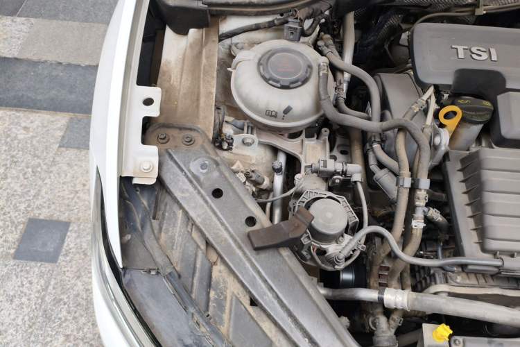 Used Volkswagen Sagitar 2020 280TSI DSG Comfort Version China VI Standard Engine Bay Right