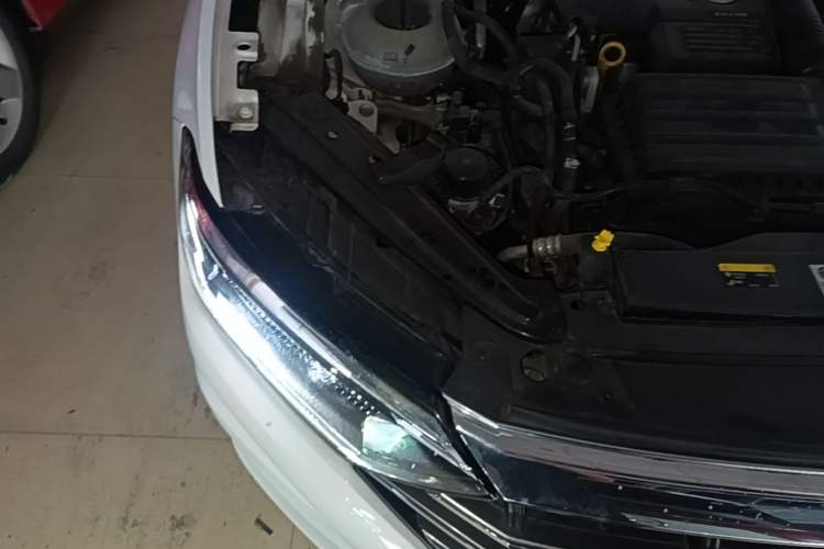 Used Volkswagen Sagitar 2020 280TSI DSG Comfort Version China VI Standard Engine Bay Right
