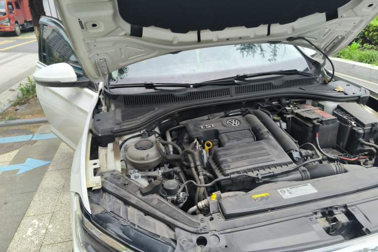 Used Volkswagen Sagitar 2020 200TSI DSG Comfort Version China VI Standard Engine Bay Right