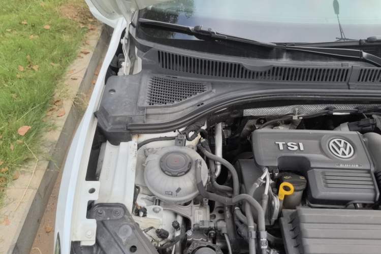 Used Volkswagen Sagitar 2020 200TSI DSG Fashion Edition China VI Standard Engine Bay Right