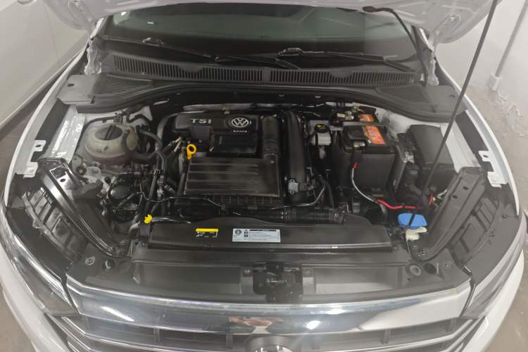 Used Volkswagen Sagitar 2020 280TSI DSG Luxury Version China VI Standard Engine Bay