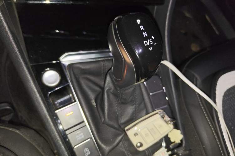 Used Volkswagen Sagitar 2020 280TSI DSG Comfort Version China VI Standard Gear Lever