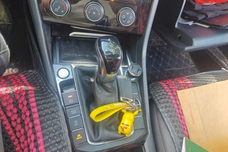 Used Volkswagen Sagitar 2020 200TSI DSG Comfort Version China VI Standard Gear Lever