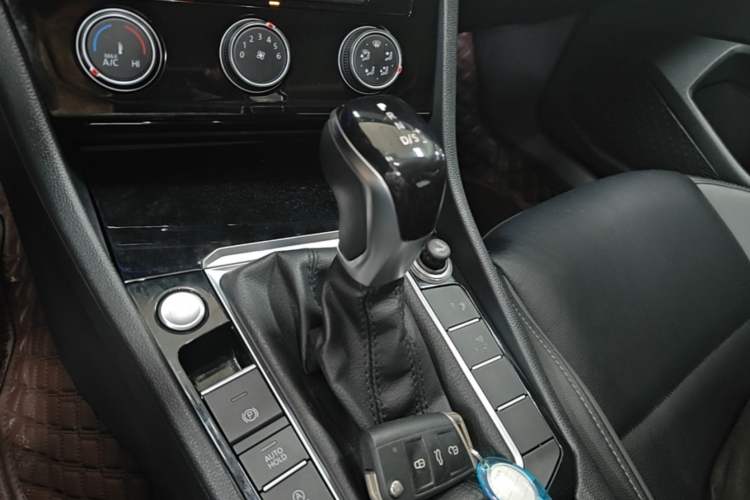 Used Volkswagen Sagitar 2020 280TSI DSG Comfort Version China VI Standard Gear Lever