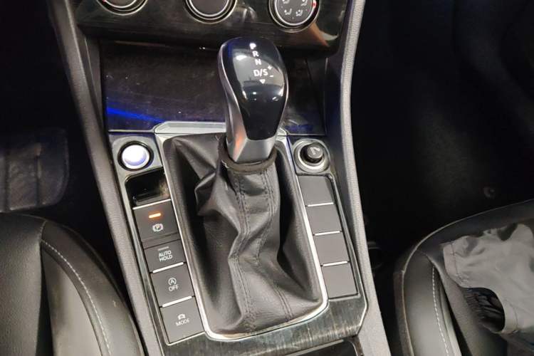 Used Volkswagen Sagitar 2020 200TSI DSG Comfort Version China VI Standard Gear Lever