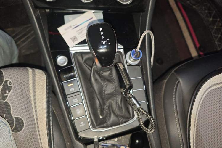 Used Volkswagen Sagitar 2020 200TSI DSG Comfort Version China VI Standard Gear Lever
