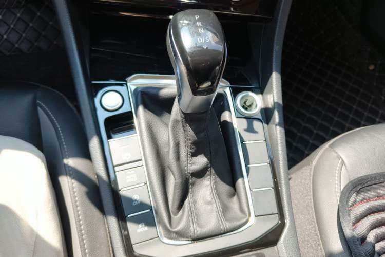 Used Volkswagen Sagitar 2020 200TSI DSG Comfort Version China VI Standard Gear Lever