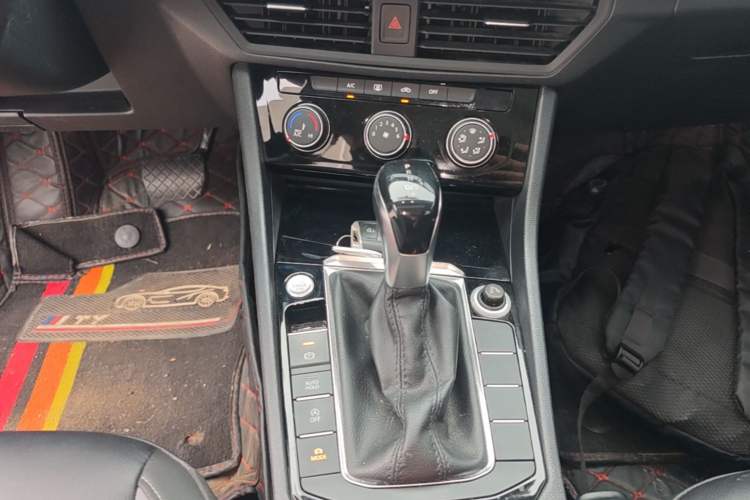 Used Volkswagen Sagitar 2020 280TSI DSG Comfort Version China VI Standard Gear Lever