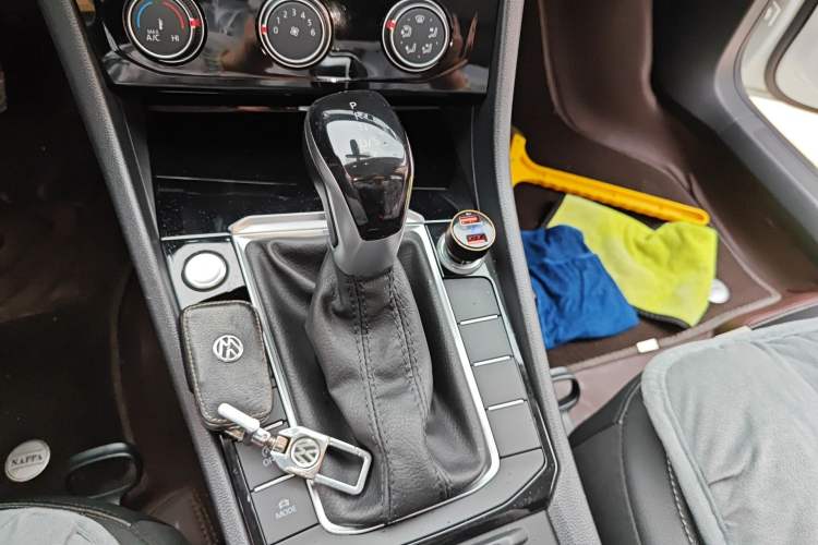 Used Volkswagen Sagitar 2020 200TSI DSG Comfort Version China VI Standard Gear Lever