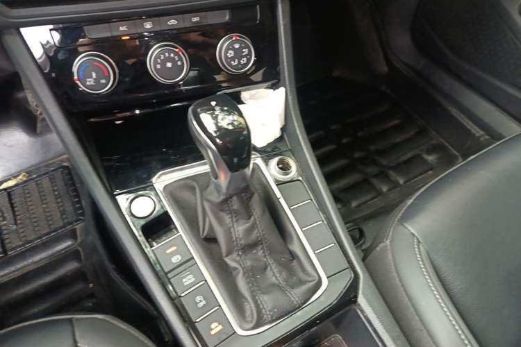 Used Volkswagen Sagitar 2020 200TSI DSG Comfort Version China VI Standard Gear Lever