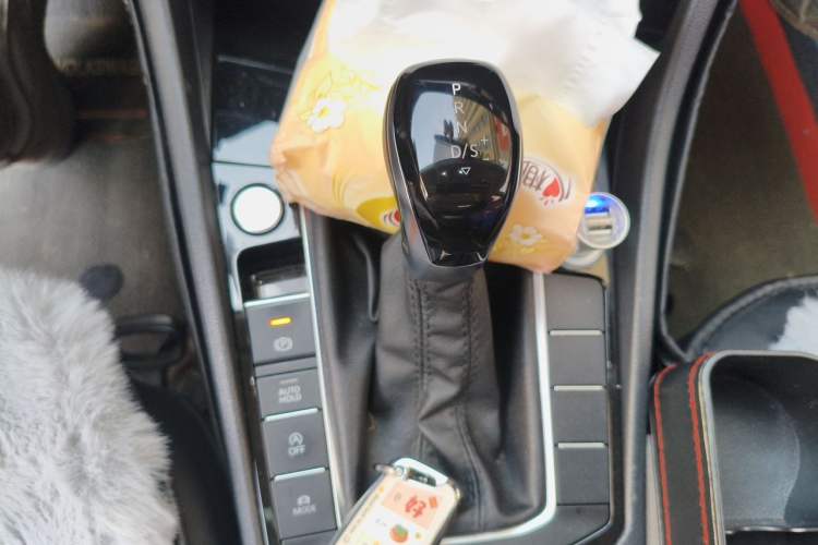 Used Volkswagen Sagitar 2020 200TSI DSG Comfort Version China VI Standard Gear Lever