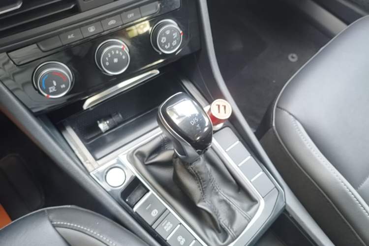 Used Volkswagen Sagitar 2020 280TSI DSG Comfort Version China VI Standard Gear Lever