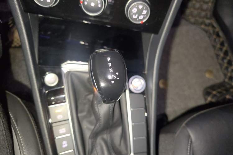 Used Volkswagen Sagitar 2020 280TSI DSG Comfort Version China VI Standard Gear Lever