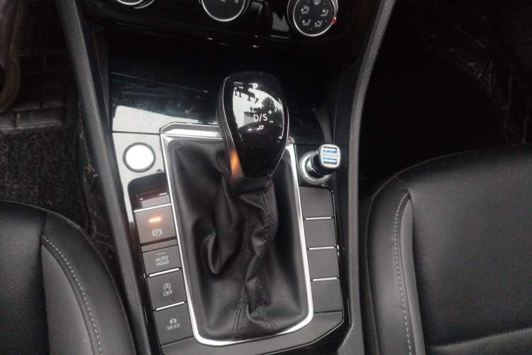 Used Volkswagen Sagitar 2020 200TSI DSG Comfort Version China VI Standard Gear Lever