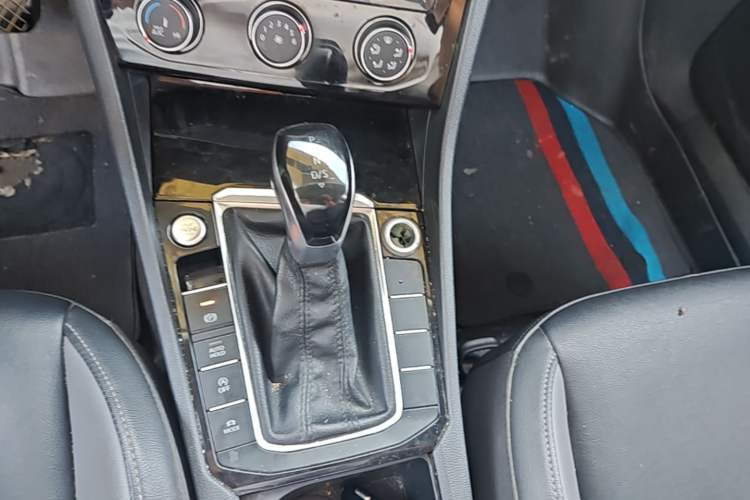 Used Volkswagen Sagitar 2020 200TSI DSG Comfort Version China VI Standard Gear Lever
