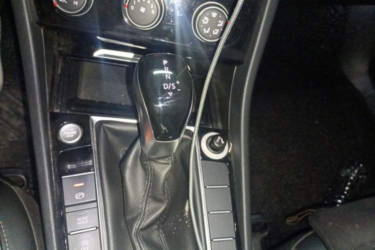 Used Volkswagen Sagitar 2020 280TSI DSG Comfort Version China VI Standard Gear Lever