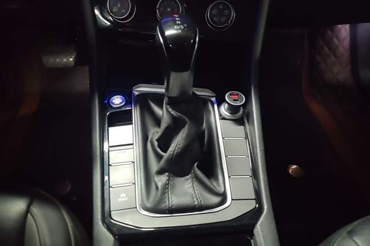 Used Volkswagen Sagitar 2020 200TSI DSG Comfort Version China VI Standard Gear Lever