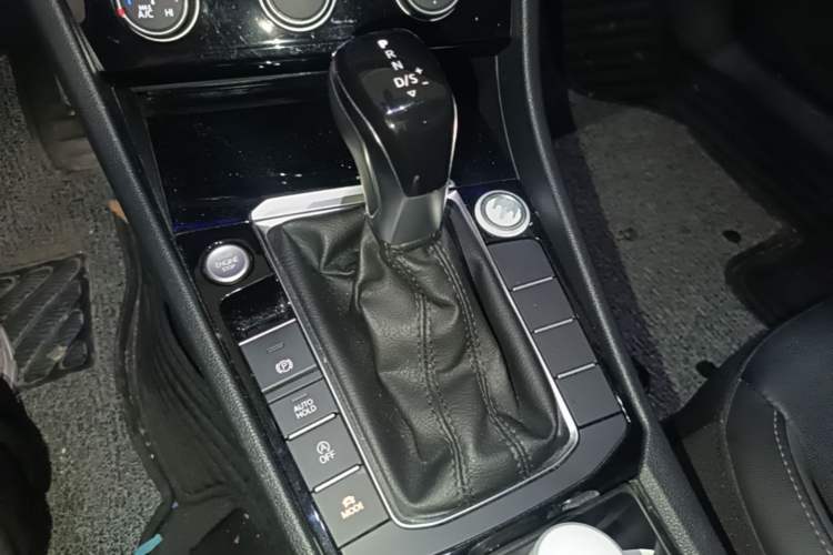 Used Volkswagen Sagitar 2020 280TSI DSG Comfort Version China VI Standard Gear Lever
