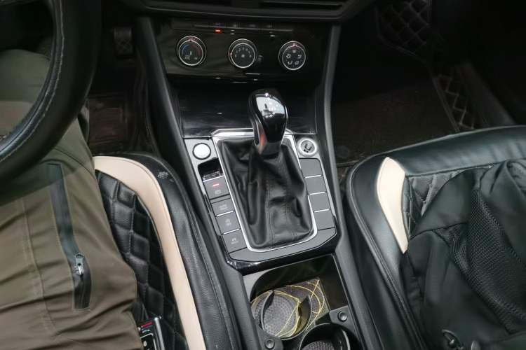 Used Volkswagen Sagitar 2020 200TSI DSG Comfort Version China VI Standard Gear Lever